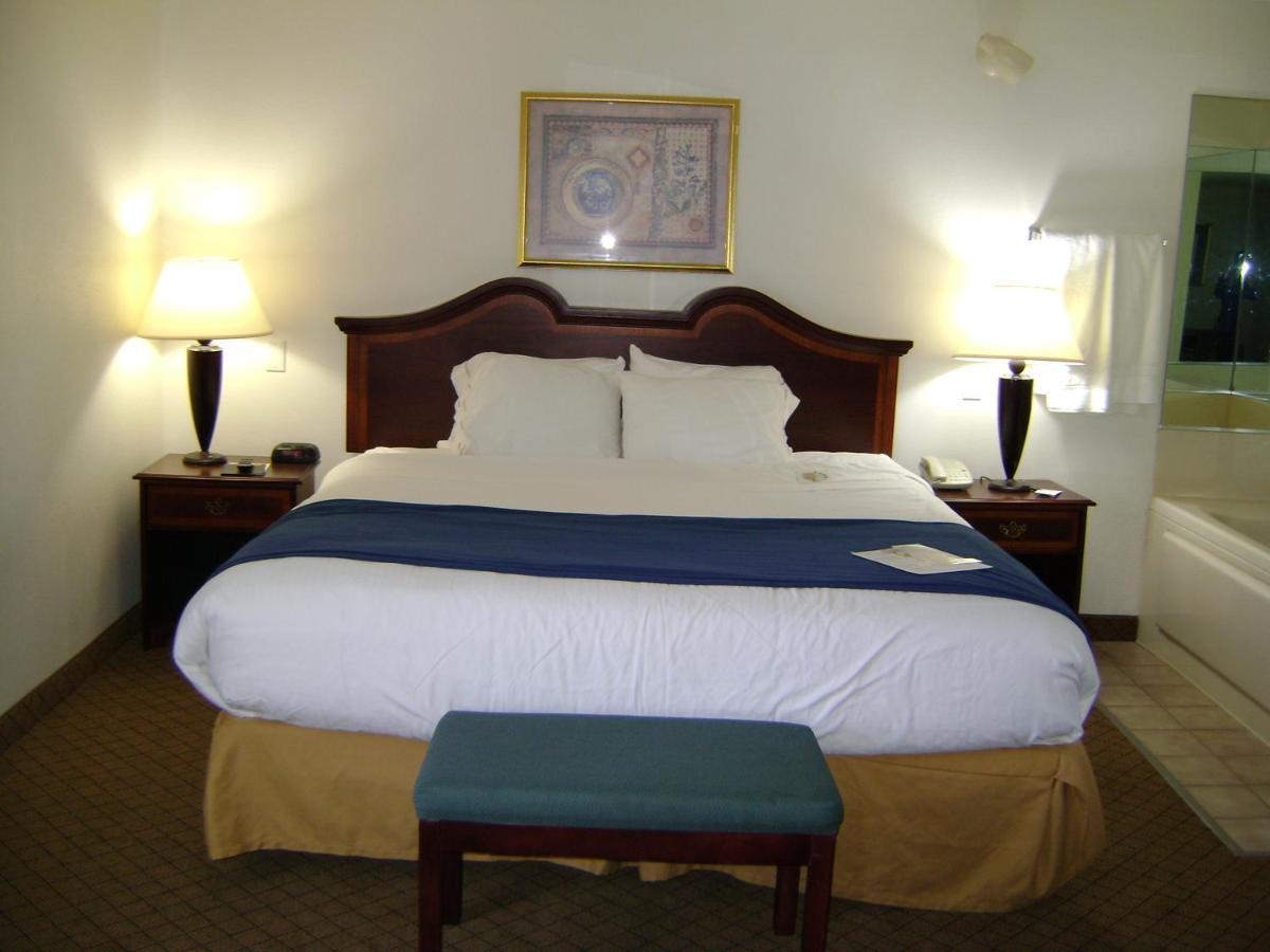 Holiday Inn Express & Suites Alliance By Ihg Esterno foto