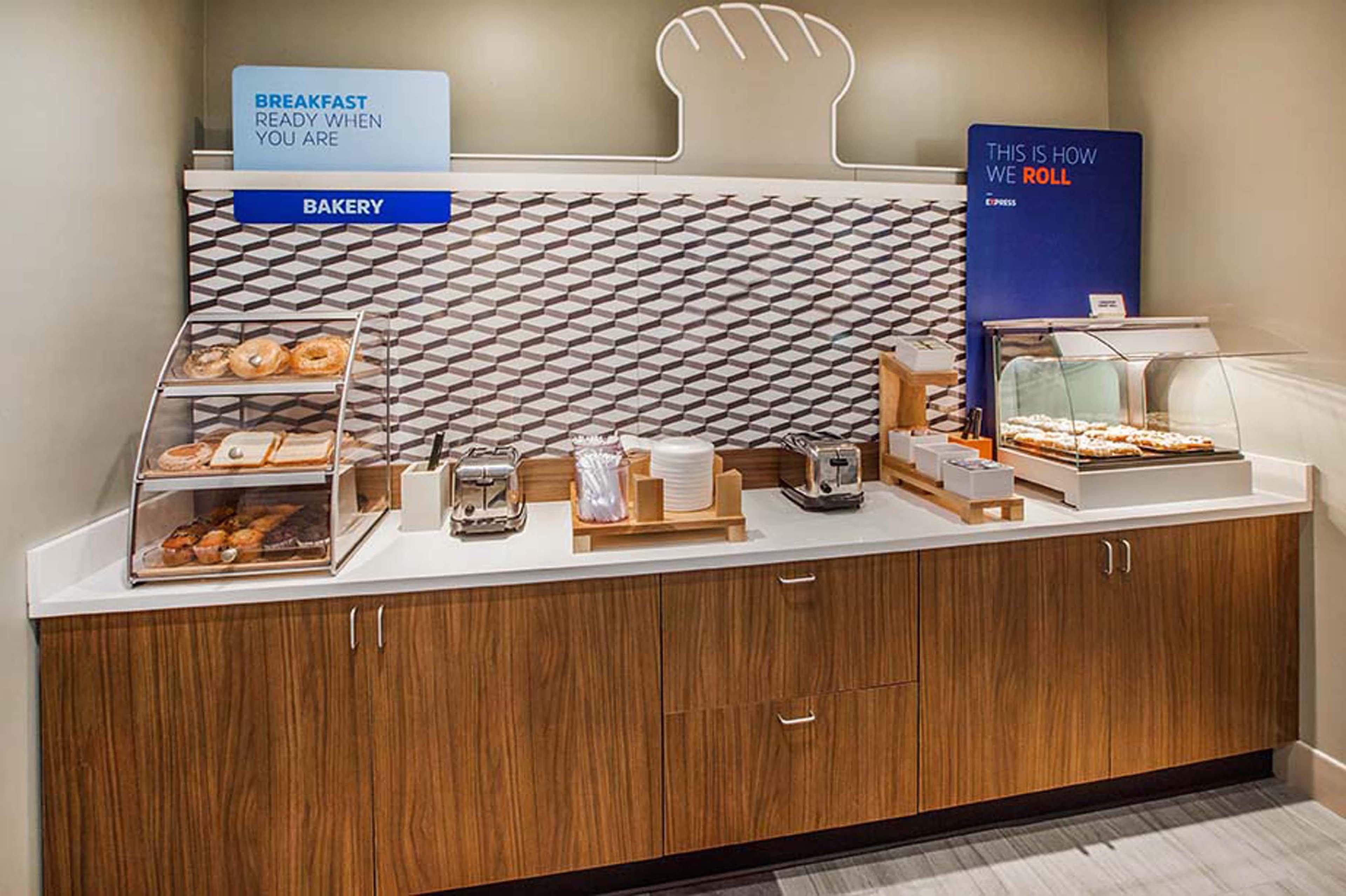 Holiday Inn Express & Suites Alliance By Ihg Esterno foto