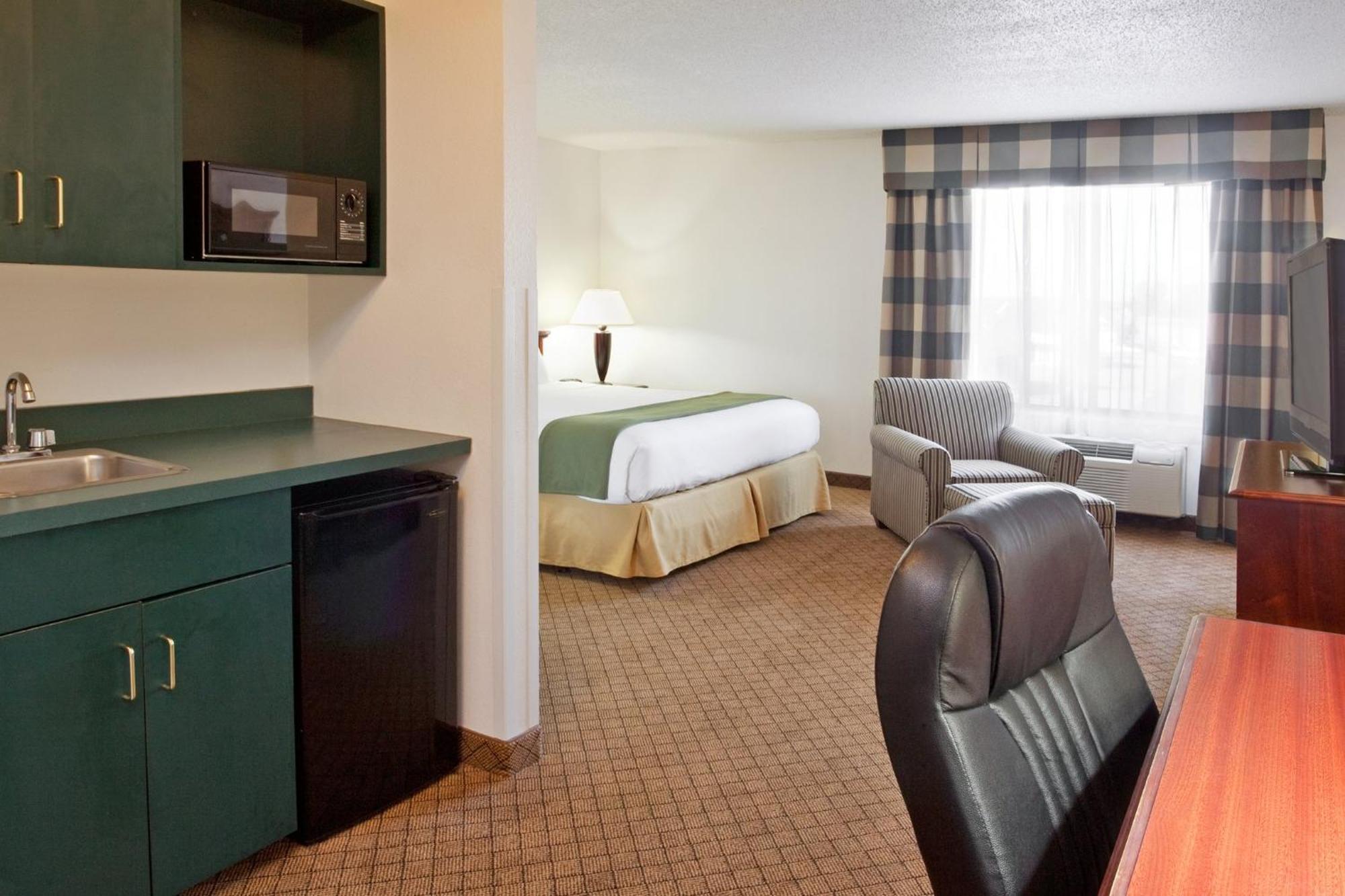 Holiday Inn Express & Suites Alliance By Ihg Esterno foto