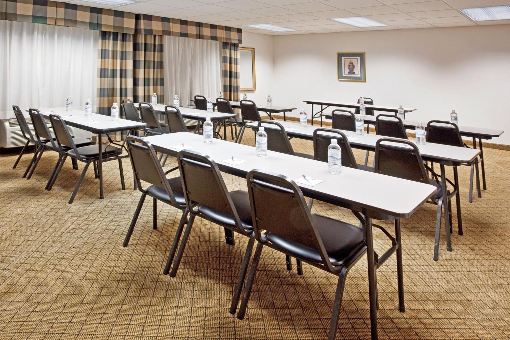 Holiday Inn Express & Suites Alliance By Ihg Esterno foto