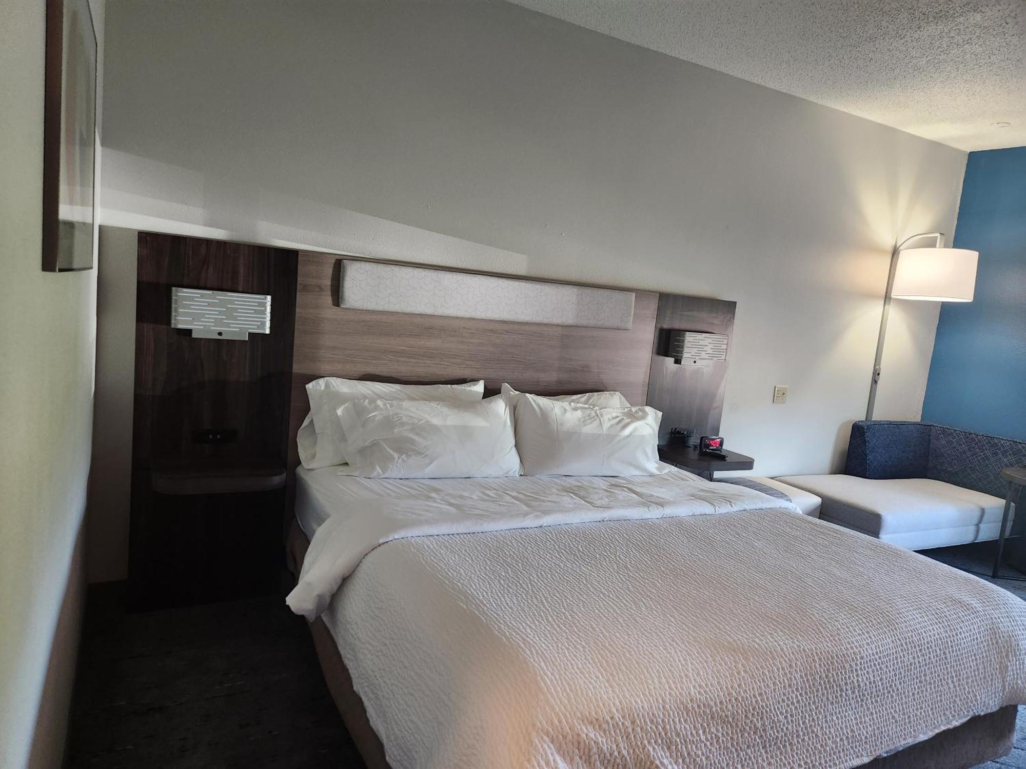 Holiday Inn Express & Suites Alliance By Ihg Esterno foto