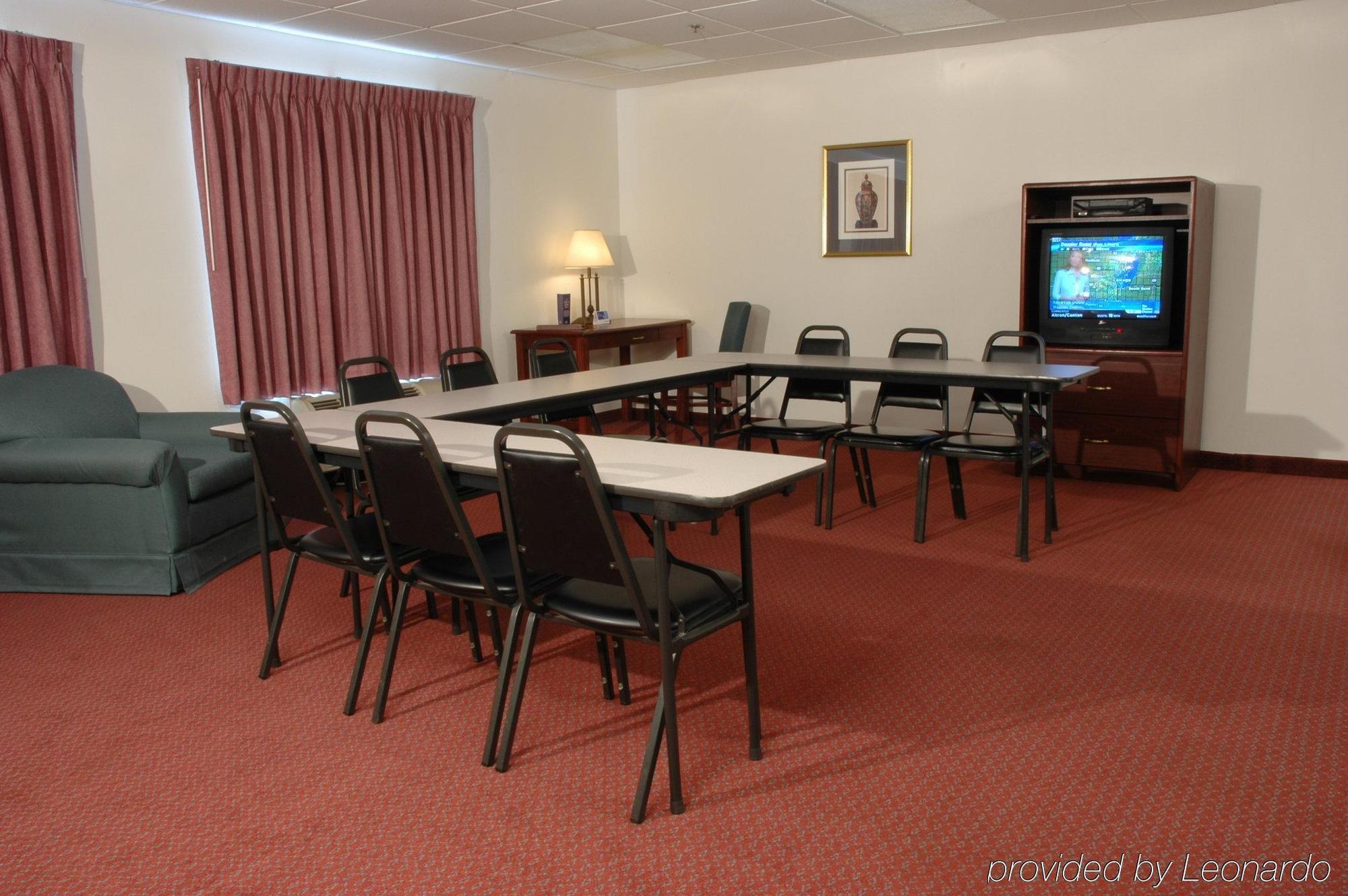 Holiday Inn Express & Suites Alliance By Ihg Servizi foto