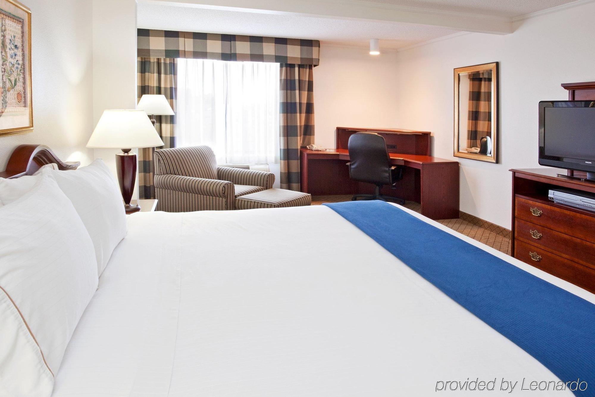 Holiday Inn Express & Suites Alliance By Ihg Camera foto