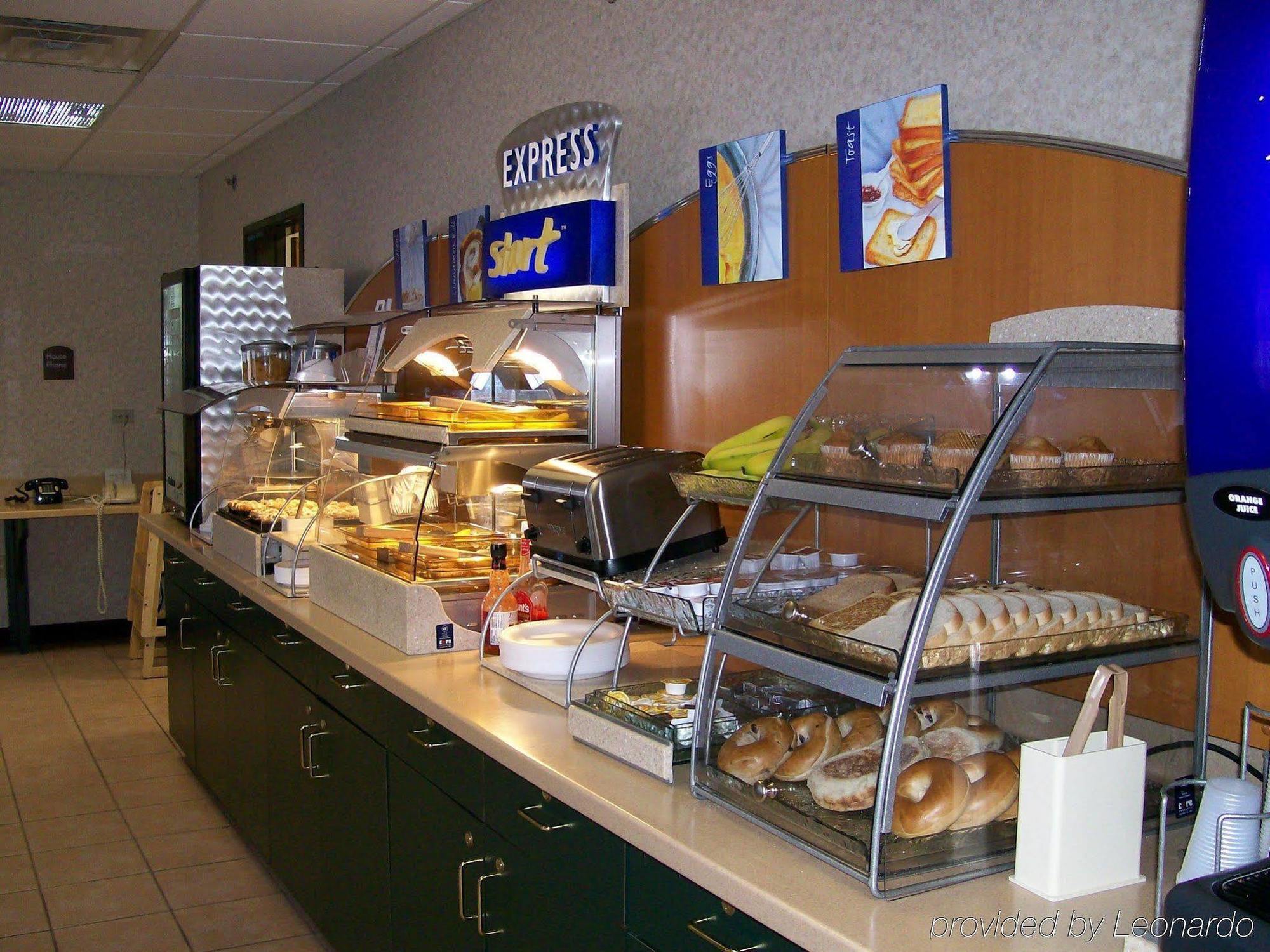 Holiday Inn Express & Suites Alliance By Ihg Esterno foto